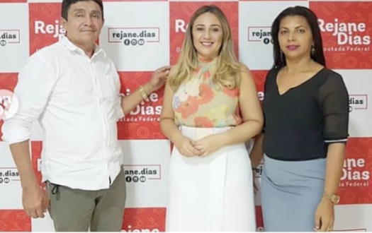 Presidente da Câmara junto com a ex-vereadora Danielle Monteiro, em visita a Deputada Rejane Dias em Teresina PI. 